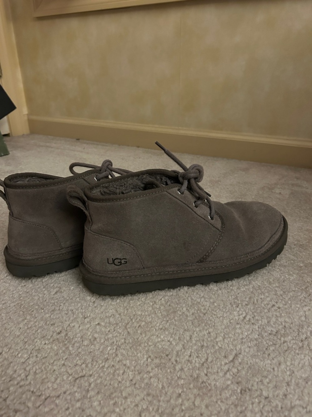 UGG Men’s Chukka Boot - Taupe Gray Suede